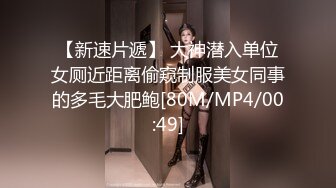 官方售价42元 超高神似关之琳的小美女在和闺蜜买奶茶臭美的蹲下自拍给大家看内裤