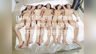 万人求购P站女族性爱专家 极品反差骚妻【静芸】解锁私拍，灵活长舌性感少妇的顶级口交侍奉，啪啪啪全自动榨精机 (2)