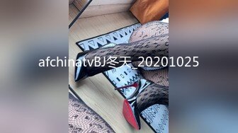 《极品CP☀️魔手外购》原版4K热闹商场女厕偸拍超多小姐姐方便，能看脸又能看壁，半蹲式撅个大腚双洞粉嫩过瘾极了