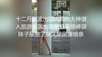 红色透明连衣裙性感辣味十足3个人妖一起相互撸管操菊轮番玩插后门性欲就是这强