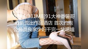 绿帽老公带着老婆酒店找单男玩3P，换上情趣黑丝各种姿势啪啪啪完美露脸