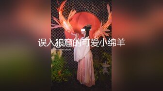 网红脸牛仔短裤性感美女被2中年男3P,一起爆插她,各种姿势狠狠干