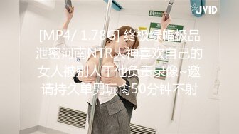 刚满18岁的小男孩就被禽兽班主任破处,小男孩的鸡巴和菊花真嫩啊